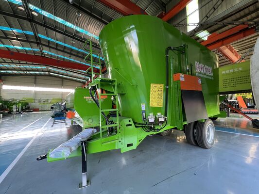 Kwaliteit 16 kubieke meter verticale voedermixerwagon met Q355B mangaanplaat en wolfraamcarbidecoating Fabriek